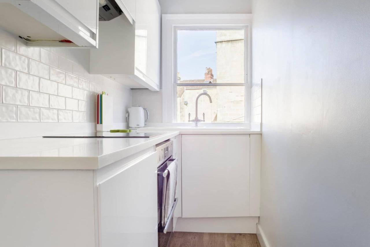 The Apartment, Бат Екстериор снимка